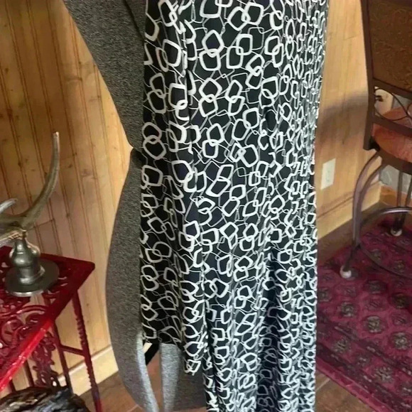 Chaps women’s size large, beautiful, black, and white summer dress. - Picture 7 of 7